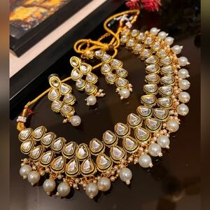 Elegant Gold and White kundan Jewelry Set